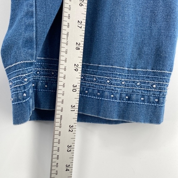 Alfred Dunner Jean Shorts Women's Size 14 Blue Denim Capris Button Zip Closure - Picture 9 of 14